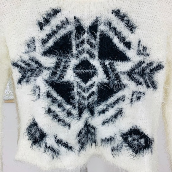 Hollister fuzzy/shaggy  sweater. M. - Picture 2 of 13